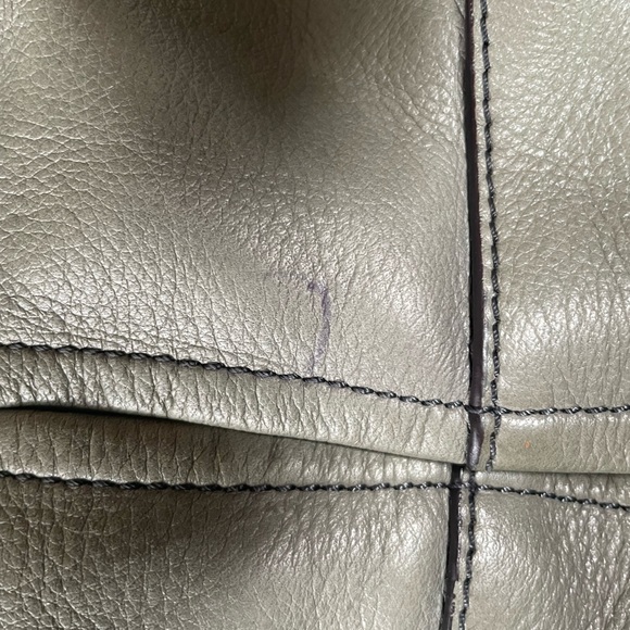 B Makowsky Grey leather Satchel Nickel Hardware Buckle Detail. Great condition - Picture 6 of 9